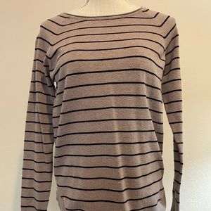 Light weight sweater